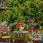 Garden Tower Relais Couette-café 3*