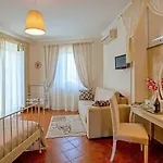 Garden Tower Relais Couette-café 3*